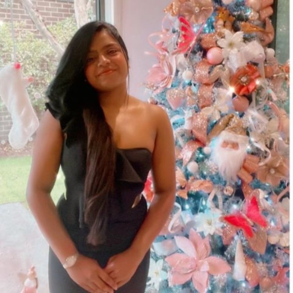 Profile Picture of Shanavi Fernando (@shanavifernando) on Poshmark