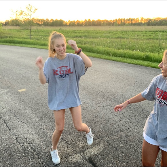 Profile Picture of Stevee Hough (@clothesrlife334) on Poshmark