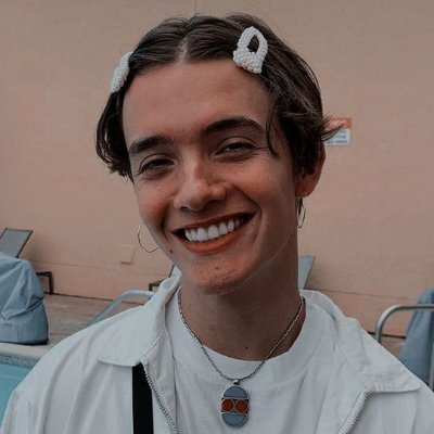 Profile Picture of 𝒶𝓁𝒾𝒸𝑒 𝓃𝑜 𝓅𝒶í𝓈 𝒹𝒶𝓈 𝒾𝓁𝓊𝓈ã𝑜 (@alicebeauchamp_) on Twitter