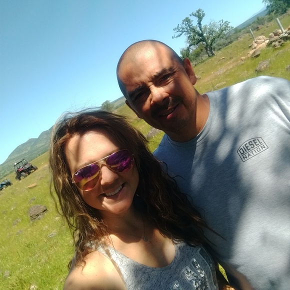 Profile Picture of Melissa Bendinger (@mbendinger) on Poshmark