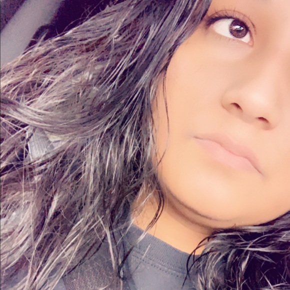 Profile Picture of Angelica Alaniz (@daddiigiirl15) on Poshmark