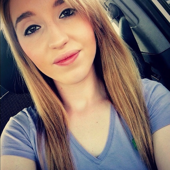 Profile Picture of Brittny Tygart (@brittny31) on Poshmark