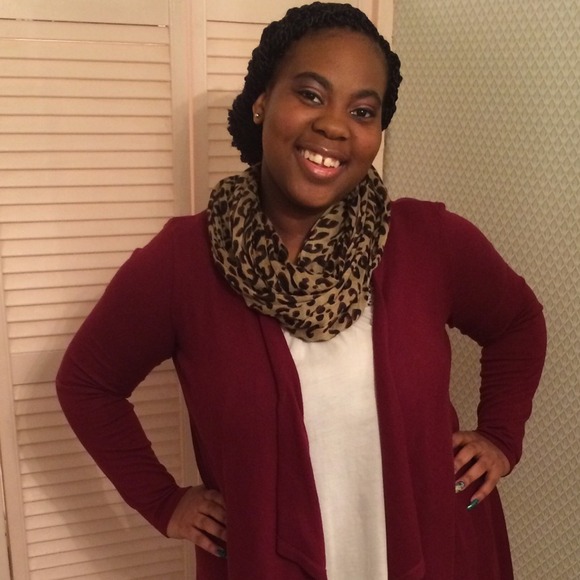 Profile Picture of Cleondra Williams (@cleew2012) on Poshmark