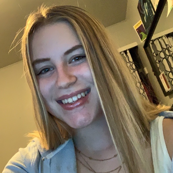Katelyn Eggenberger - Poshmark Profile Picture of Katelyn Eggenberger (@kqtelynegg) on Poshmark