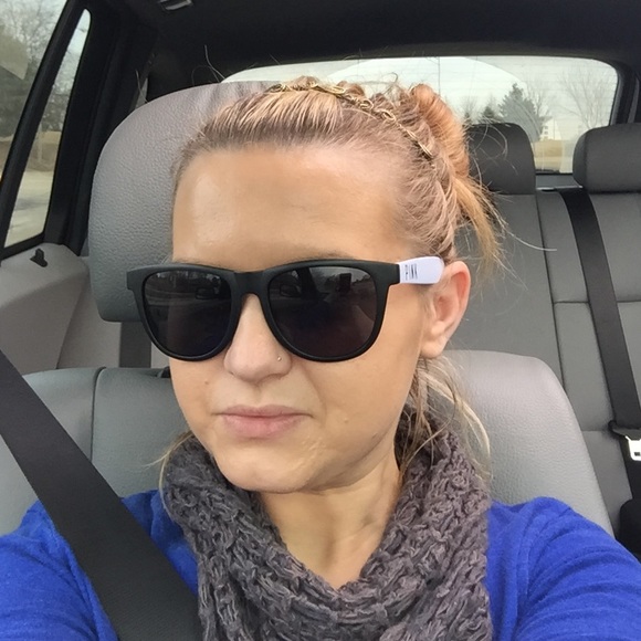 Oliwia Maslon - Poshmark Profile Picture of Oliwia Maslon (@oliviam1989) on Poshmark