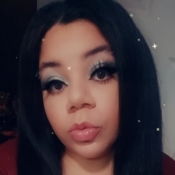 Profile Picture of Stefani Rudigier (@srudigier) on Poshmark