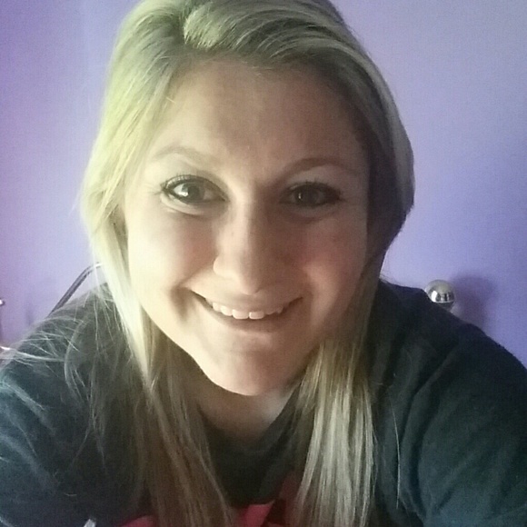 Profile Picture of Brianna Roppo (@briroppo) on Poshmark