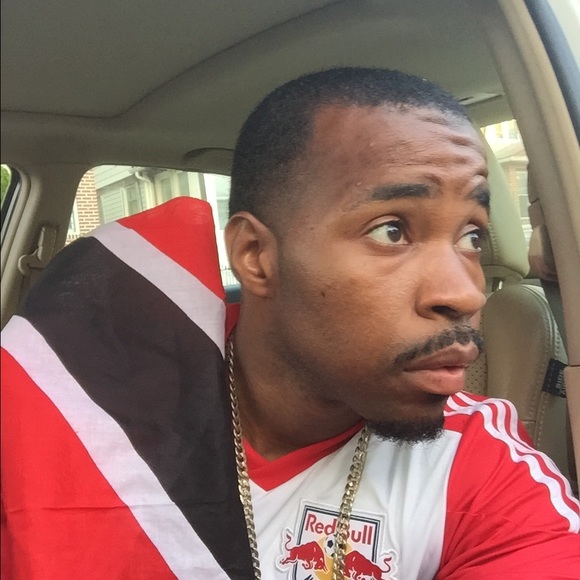 Profile Picture of Kennis Sylvester (@kdoogz) on Poshmark