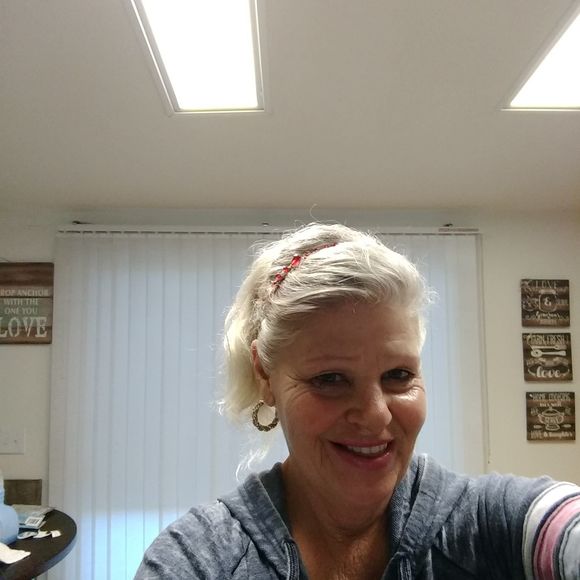 Profile Picture of Suzan Sauerman (@suzan_sauerman) on Poshmark