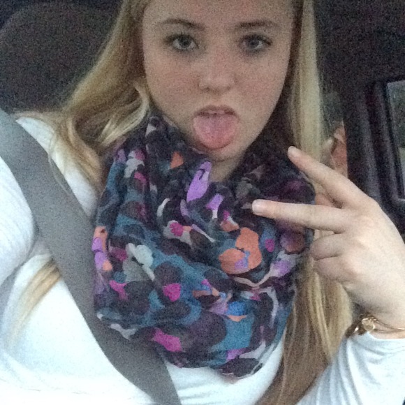 Profile Picture of Alexis Ogren (@alexisogren) on Poshmark