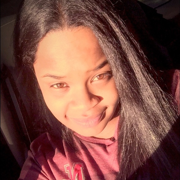 Profile Picture of Jacqueline Chase (@gorgeousjaq) on Poshmark