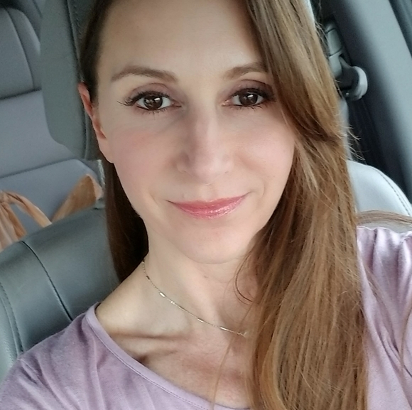 Profile Picture of Lisa Ryan-schleffer (@jljjj18) on Poshmark