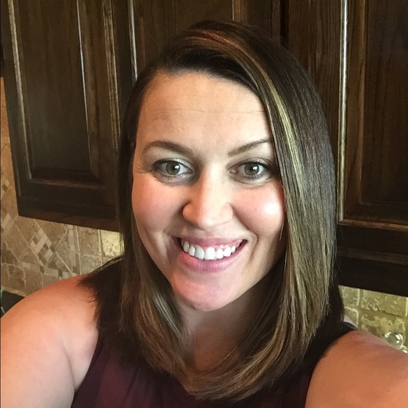 Profile Picture of Hilee Roberts (@hileer) on Poshmark