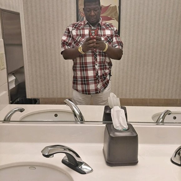 Profile Picture of Vaughn Freeman (@qdawgsr79) on Poshmark
