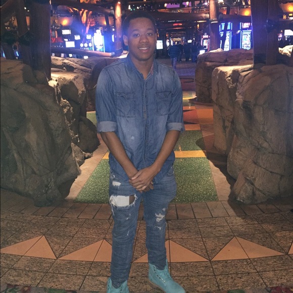 Profile Picture of Marcell Mitchell (@cell7) on Poshmark