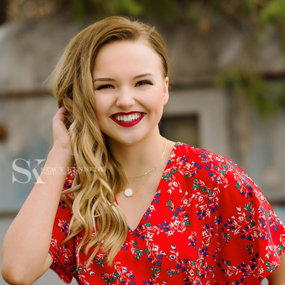 Profile Picture of Halle Vareberg (@halle_vareberg) on Poshmark
