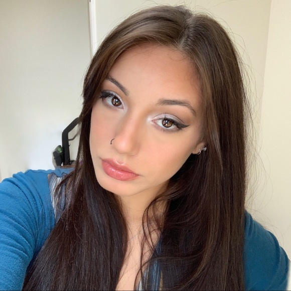 Profile Picture of Hailee Fedele (@haileefedele) on Poshmark