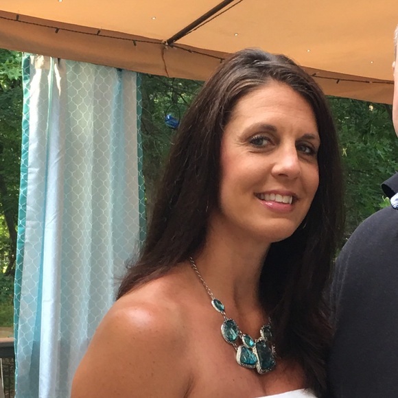 Profile Picture of Michele Mack (@michelelynnmack) on Poshmark
