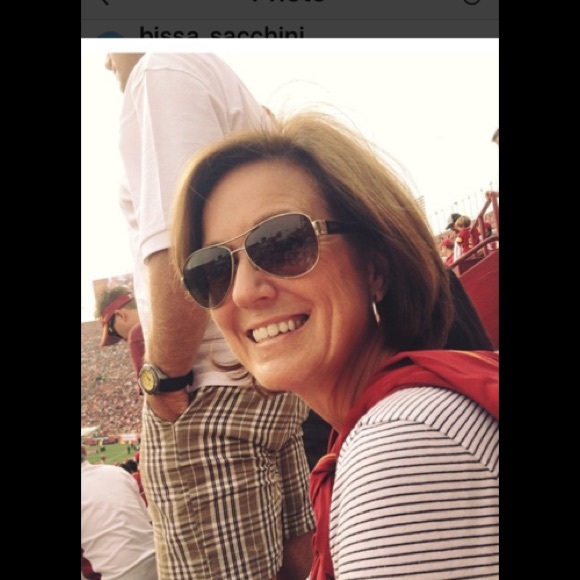 Profile Picture of Liz Sacchini (@lizzie_lea) on Poshmark