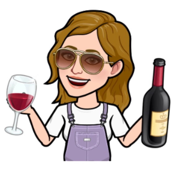 Profile Picture of Lisa Rostalski (@rostals) on Poshmark