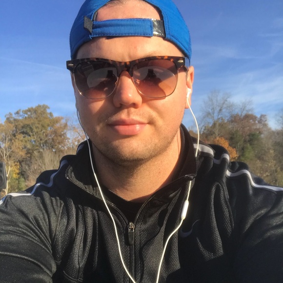 Profile Picture of Nate Swanberg (@nswan58) on Poshmark