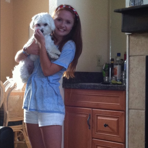 Profile Picture of Meredith Sharp (@meredithrsharp) on Poshmark