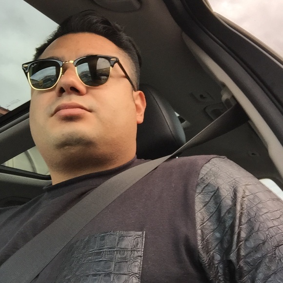 Profile Picture of Daniel Hipolito (@dhipolito) on Poshmark