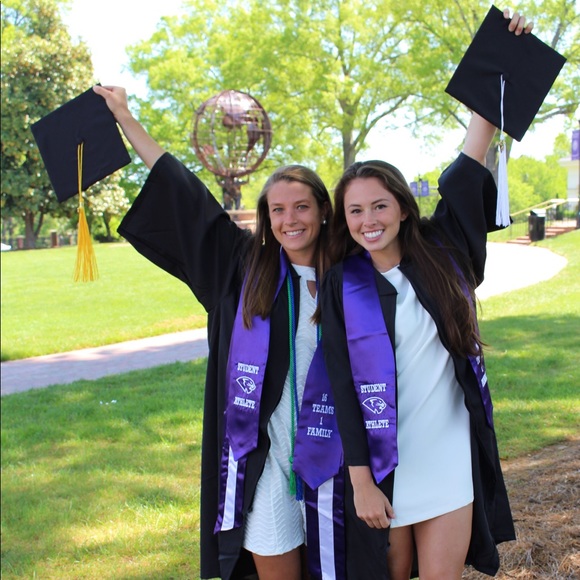 Profile Picture of Amanda Mozier (@moziea14) on Poshmark