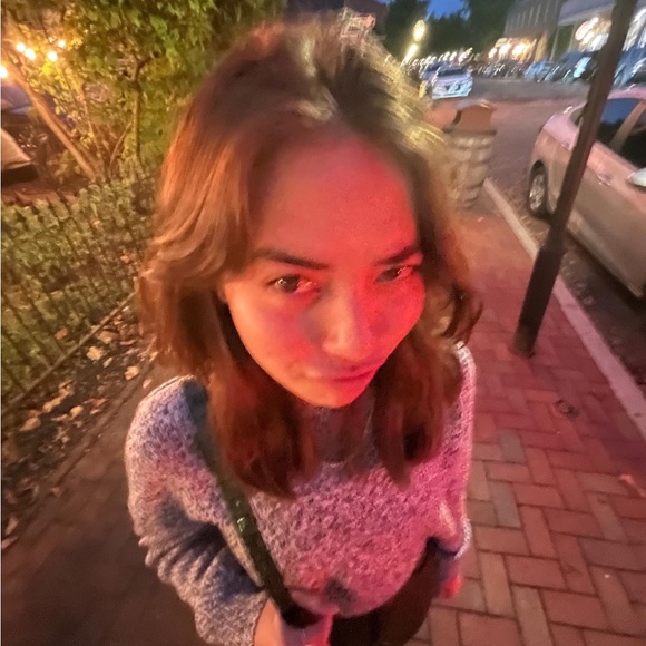 Profile Picture of Lauren Hickham (@hickham6677) on Poshmark