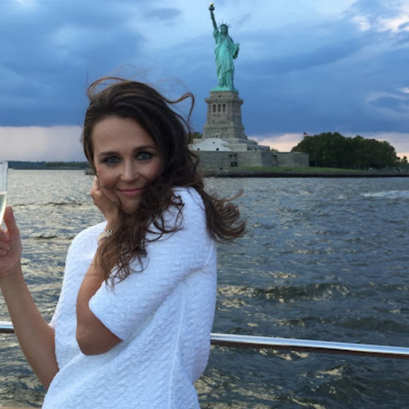 Profile Picture of Veronika Kurshinskaya (@gwendalen) on Poshmark