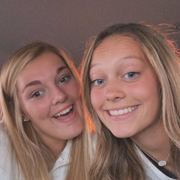 Profile Picture of Carly Goodwin (@carlygoodwin246) on Poshmark