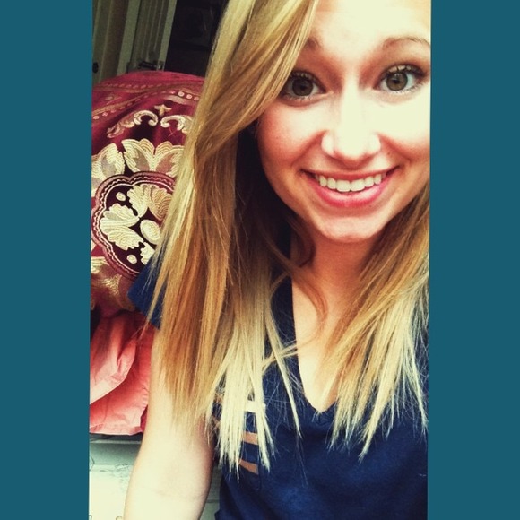 Profile Picture of Haley Groelle (@groelle) on Poshmark