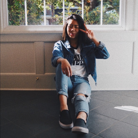 Profile Picture of Selena Phandouangsy (@sphandouangsy) on Poshmark