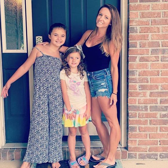 Profile Picture of Julia Layman (@julialayman219) on Poshmark