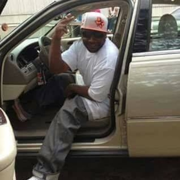 Profile Picture of Demarcus Battee (@demarcusbattee) on Poshmark