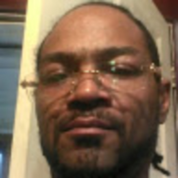 Profile Picture of Raynard Jackson (@raynardjackson) on Poshmark