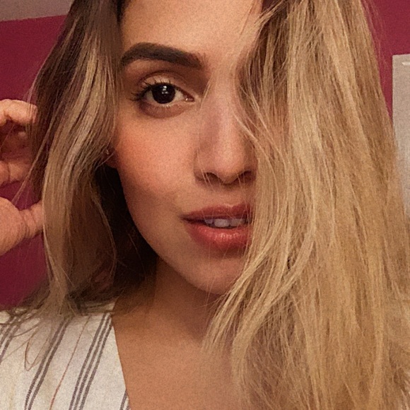 Profile Picture of Daniela Zapata (@danizapata_6187) on Poshmark