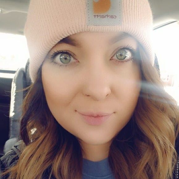 Profile Picture of Kristy Vore (@kvore89) on Poshmark