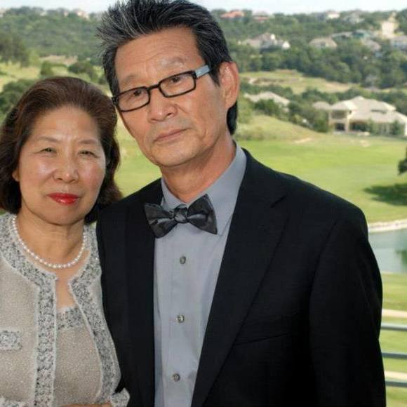 Profile Picture of Woon Lee (@mamapapalee) on Poshmark