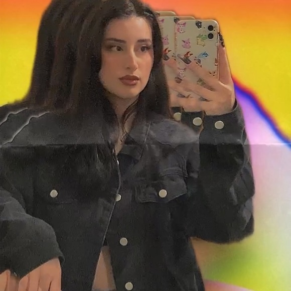 Profile Picture of Jayde Sillato (@jaysramos) on Poshmark