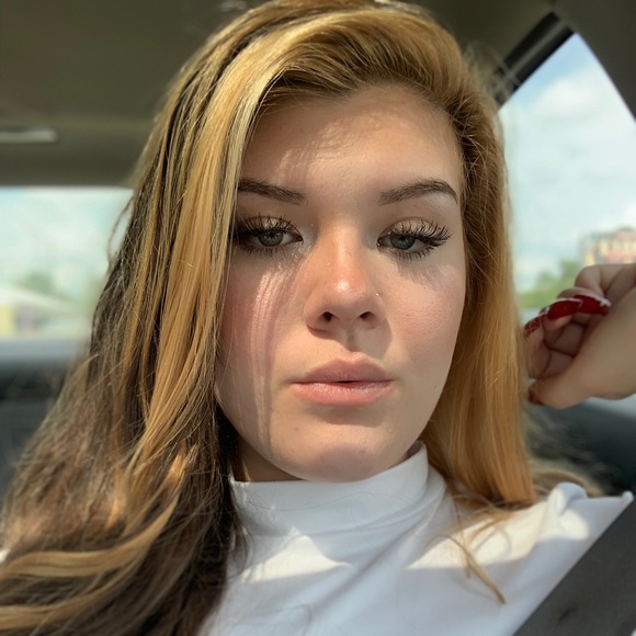 Profile Picture of Tori Moody (@tmoodsturnt) on Poshmark
