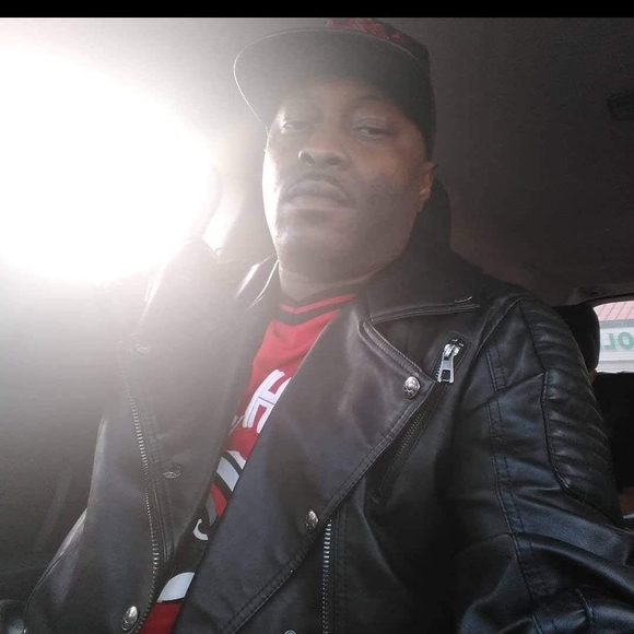 Profile Picture of Torrey Cee (@tclaybrooks77) on Poshmark