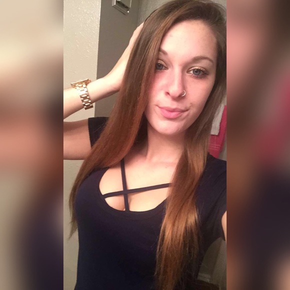 Profile Picture of Kelly Black (@kellykellss93) on Poshmark