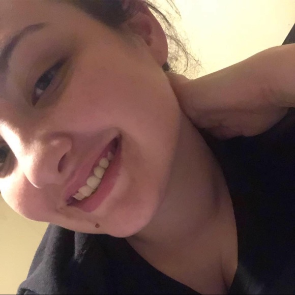 Profile Picture of Kiona Faubion (@kfaub96) on Poshmark