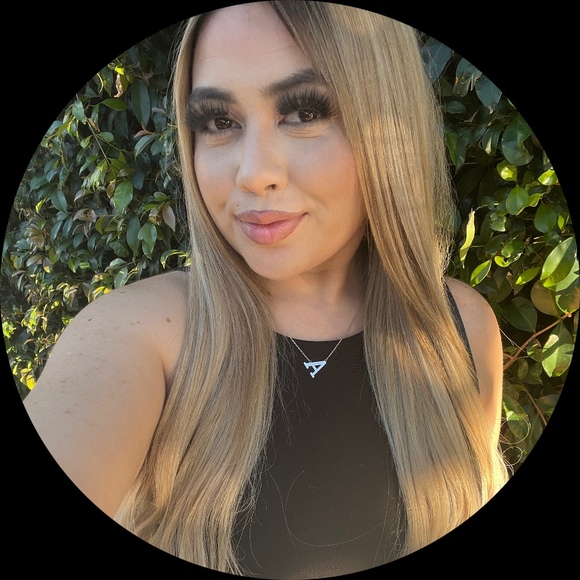 Profile Picture of Amarys Chavarria (@amarys_c) on Poshmark