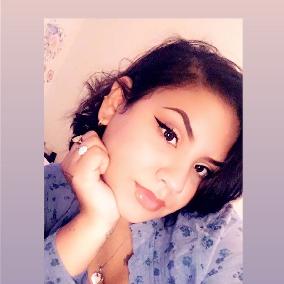 Profile Picture of Sarah Irizarry (@sarah1101_) on Poshmark