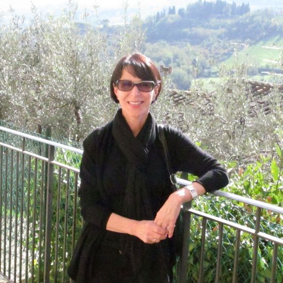 Profile Picture of Elyse Reichman (@lunettes) on Poshmark