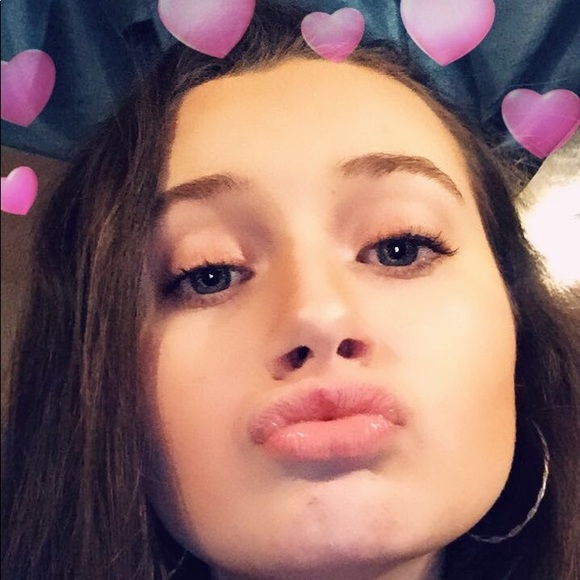 Profile Picture of Alyssa Swygert (@alyssaswygert1) on Poshmark