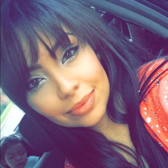 Profile Picture of Lucy Enriquez (@luciillu) on Poshmark