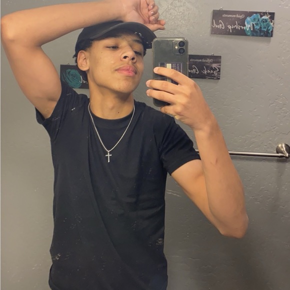 Profile Picture of Ethan Etheridge (@ethanetheridge) on Poshmark